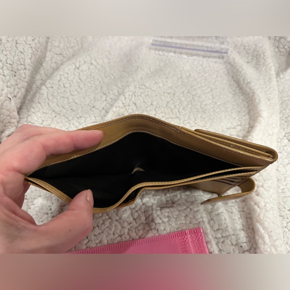 Gucci Vintage Tan Leather Bifold Wallet - Picture 5 of 10